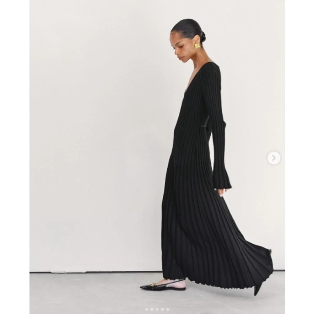 Dissh Ribbed Knit Maxi Dress | Black | Long Sleeve | V-Neck - Picture 2 of 11